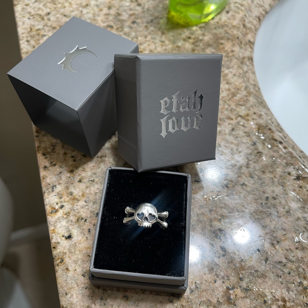 Etah Love Skull Ring